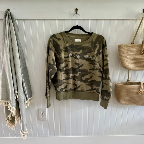 American Eagle Camo Crew Neck Sweater - Picture 2 of 3